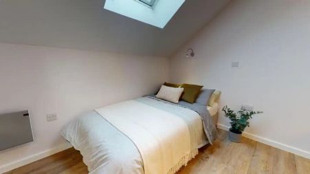 Silver 2 Bed Apartment - Photo 2