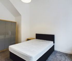 Room at Dalhousie Street, City Centre, Glasgow G3 6PN - Photo 2