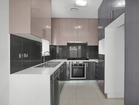 33F Douglas Road, Quakers Hill NSW 2763 - Villa For Rent | Domain - Photo 3