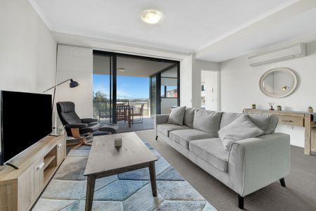 FURNISHED CBD LIVING WITH HARBOUR VIEWS - Photo 4