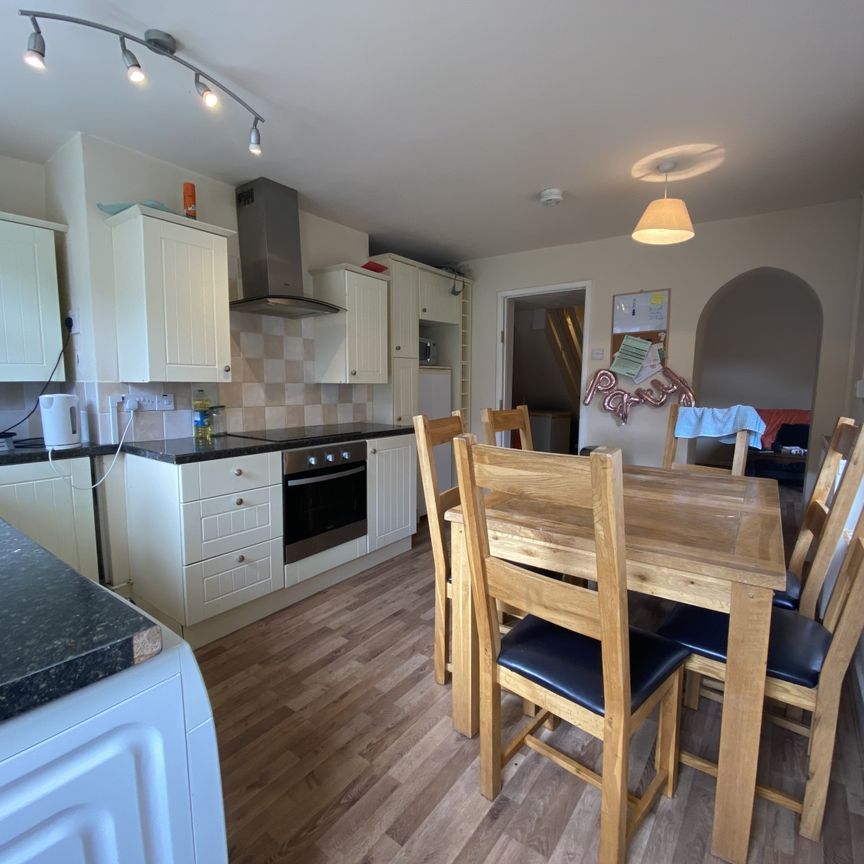 South Luton Place, Adamsdown - Photo 1