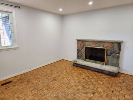 For Lease - 10 Lunsfield Crescent, Toronto, Ontario - Photo 3