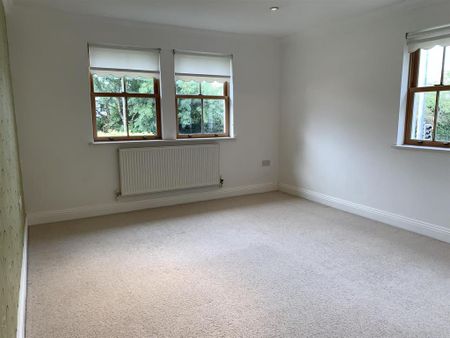 4 bedroom detached house to rent - Photo 4