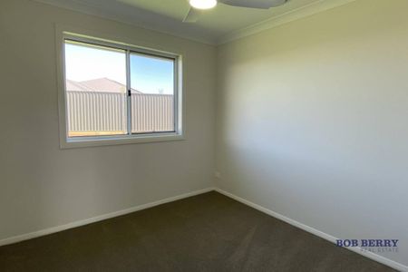 Stylish Four Bedroom Home in Southlakes Estate - Photo 5