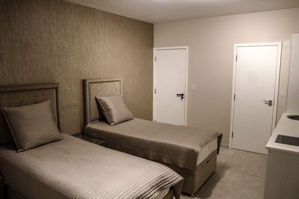 Studio Flat, Green Walk, NW4 - Photo 1