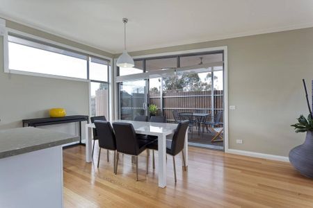 FULLY FURNISHED - Available 8th September 2018 - Photo 3