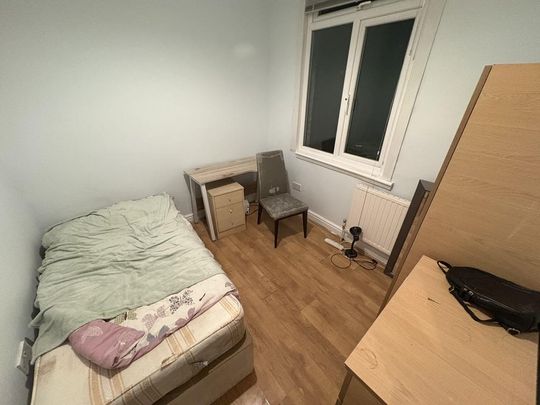 3 bedroom ground floor flat to rent - Photo 1