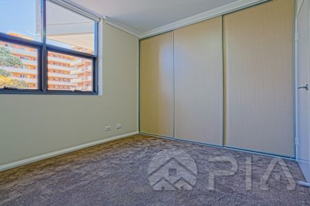 Stylish & Convenient Living in the Heart of Parramatta, rent include Gas, Electricity bill and water bills! - Photo 2