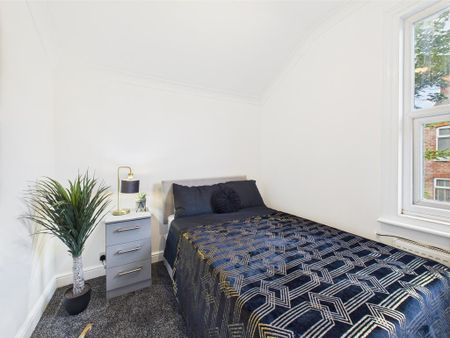 1 bedroom in a house share to rent - Photo 3