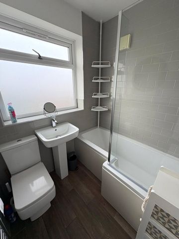 30, Wesley Garth, Leeds, West Yorkshire, LS11 8RF - Photo 2