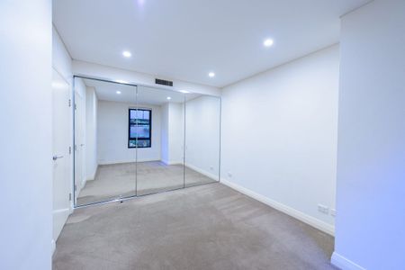 Executive One Bedroom Apartment in Watermark Plaza - Photo 3