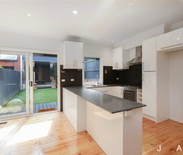 Parkland Townhouse with studio - Photo 6
