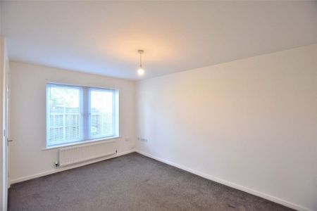 3 bedroom end of terrace house to rent - Photo 3