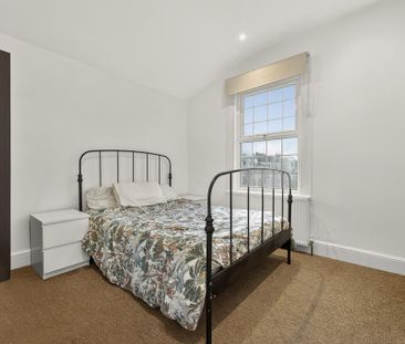 4 bedroom semi-detached house to rent - Photo 4