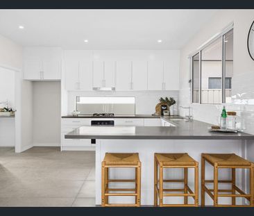 Coastal Comfort | Timeless Design | Everyday Luxury! - Photo 2