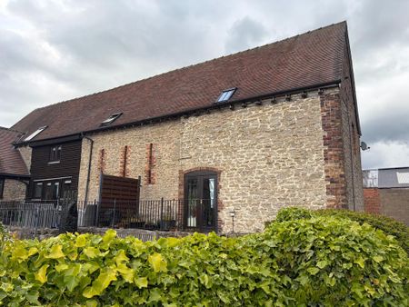 4 bedroom semi-detached house to rent - Photo 2