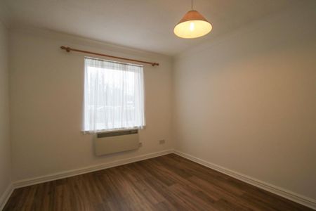 Finchampstead Road, Wokingham, Berkshire RG40 2DY - Photo 5