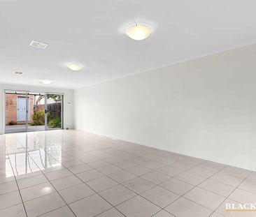 3-Bedroom Townhouse in Prime Tuggeranong Location - Photo 3