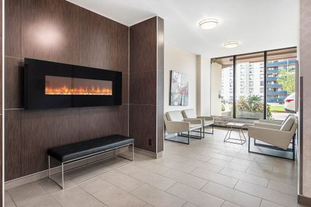 Diplomat Apartments - Photo 2