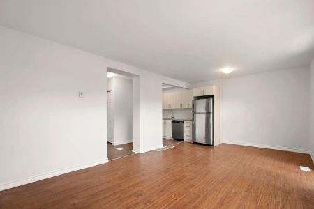 Torbolton Townhouse — 3 Bedroom 2 Bathroom Townhouse - Photo 4