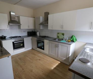 1 bedroom in a house share to rent - Photo 4