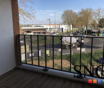 T3 AVEC LOGGIA ET DEUX PARKINGS COUVERTS - Photo 5