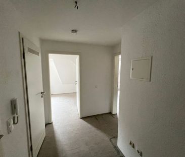 schöne Dachgeschosswohnung im Grünen ! - Photo 2