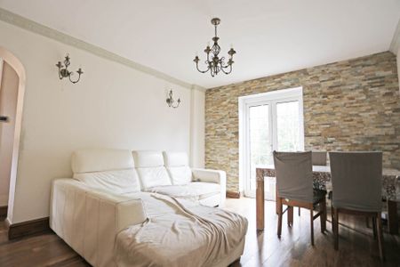 Price £2,200 pcm - Available Now - Part Furnished - Photo 3