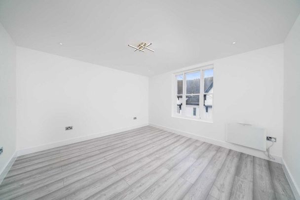 Bank Street - Photo 1