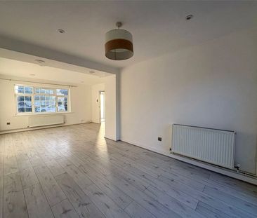 Hazel Road, Mytchett, Camberley, Surrey, GU16 - Photo 4