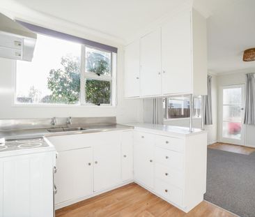 Peaceful home in Takaro - Photo 5