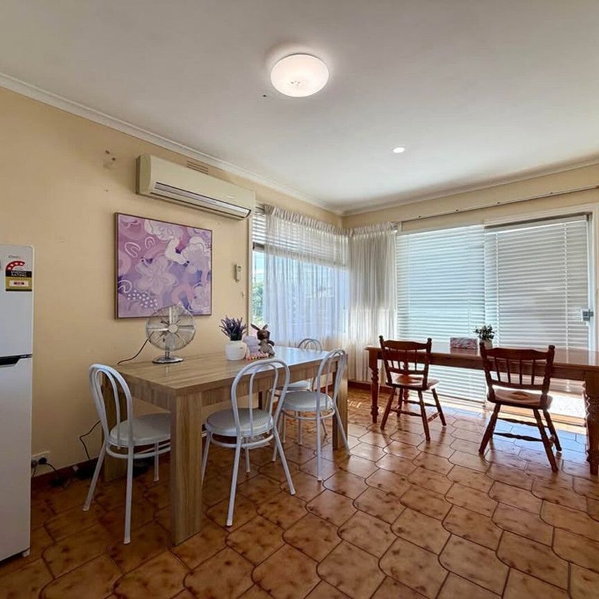 Thomastown - Photo 1