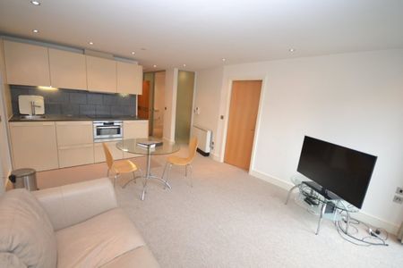 2 bed Flat for Rent - Photo 5