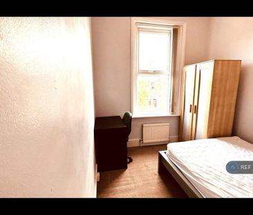 3 bedroom flat to rent - Photo 2