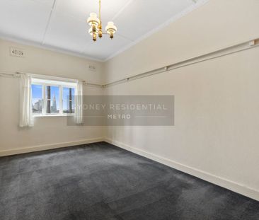 Art Deco Two Bedroom Apartment in the heart of Lavender Bay - Photo 6