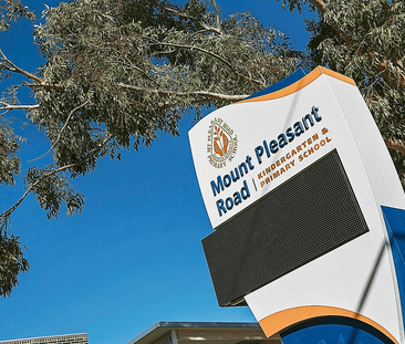 $660/w 3-2-2 Back Home with Own Driveway in Premium Location - Photo 1