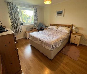 Jordans Close, Guildford, Surrey, GU1 - Photo 4