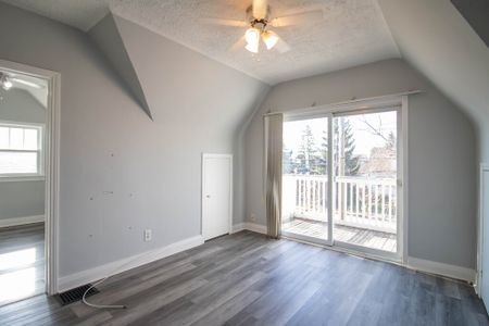 ***1 BEDROOM + DEN APARTMENT*** AVAILABLE IMMEDIATELY IN WELLAND! - Photo 3