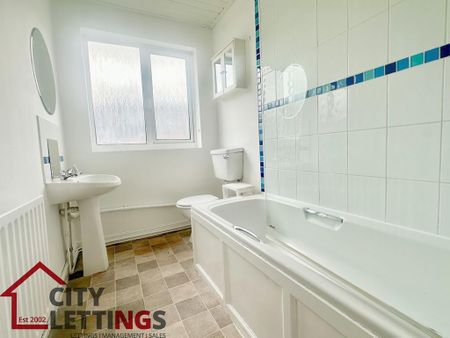 2 bedroom terraced house to rent - Photo 4
