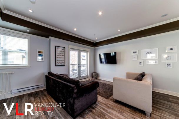 Townhouse in Vancouver East Side, BC - Photo 1
