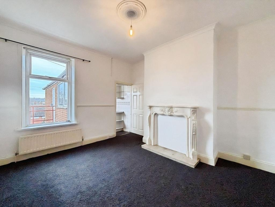 3 bedroom flat to rent - Photo 1