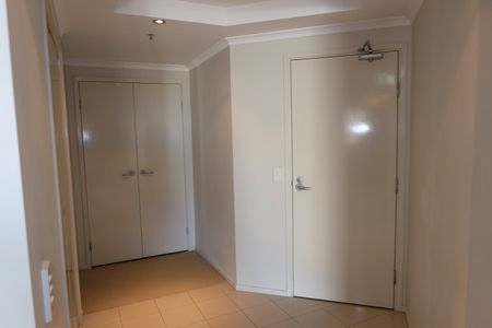 Highly sought after 2bedroom, 2 bathroom and 2 carpark unfurnished apartment - Photo 4