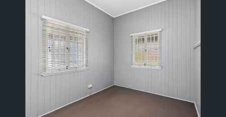 3 BEDROOM QUEENSLANDER IN WINDSOR - Photo 5