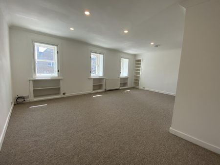 3 bedroom flat to rent - Photo 2