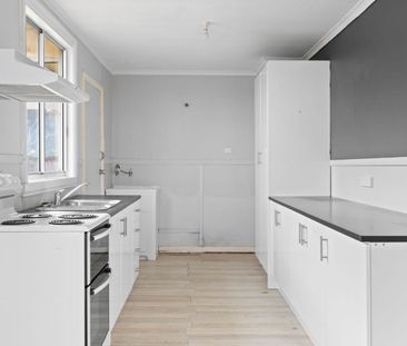 Family Home in George Town - Photo 5