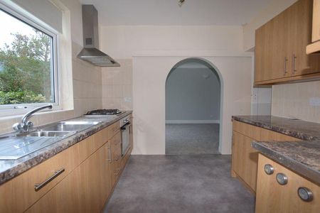4 bedroom semi-detached house to rent - Photo 2