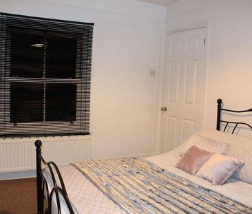 Bedroom Detached House In Bournemouth, BH9 - Photo 2