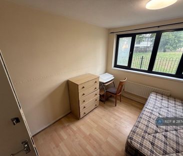 1 bedroom in a flat share to rent - Photo 4