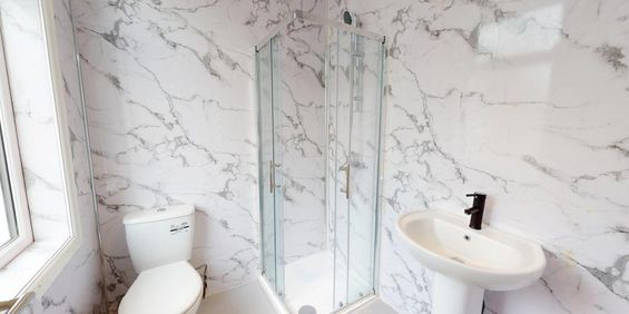 1 bedroom in a house share to rent - Photo 3