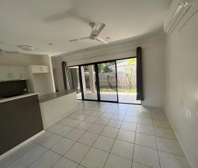 Modern Lowset - Photo 1